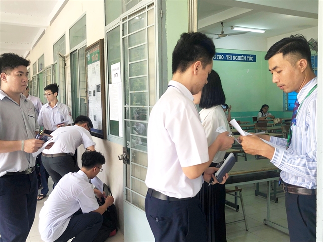 Ghi chép qua ngày đầu của kỳ thi THPT quốc gia Ghi chep qua ngay dau cua ky thi THPT quoc gia