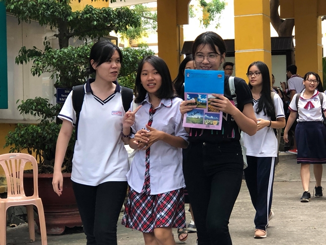 Đề dễ, thí sinh cười tươi 'tạm biệt' kỳ thi De de, thi sinh cuoi tuoi 'tam biet' ky thi