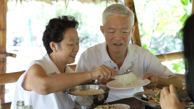 Ba lúc nào cũng nói 'hỏi má mầy đi' Ba luc nao cung noi 'hoi ma may di'