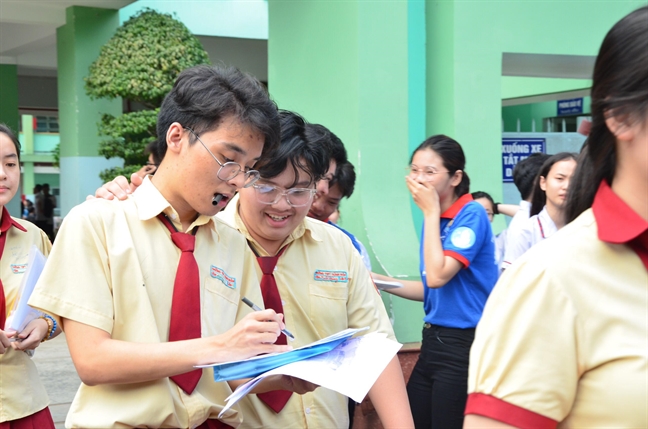 Bài thi tự luận sẽ chấm hai vòng độc lập Bai thi tu luan se cham hai vong doc lap