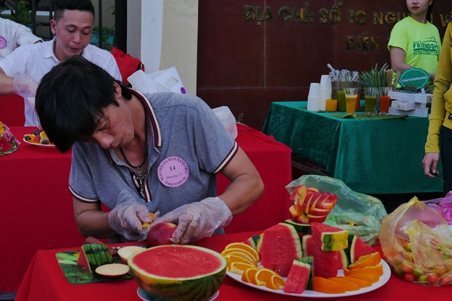 Các thành viên trong gia đình hãy yêu thương, tôn trọng, chia sẻ và đùm bọc nhau Cac thanh vien trong gia dinh hay yeu thuong, ton trong, chia se va dum boc nhau