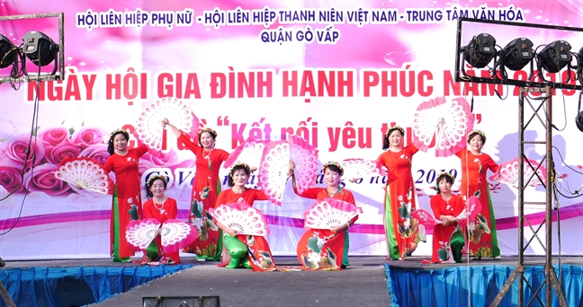 Các thành viên trong gia đình hãy yêu thương, tôn trọng, chia sẻ và đùm bọc nhau Cac thanh vien trong gia dinh hay yeu thuong, ton trong, chia se va dum boc nhau
