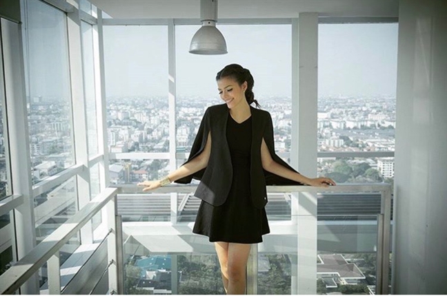 Thời trang sang chảnh của tân Hoa hậu Hoàn vũ Thái Lan Thoi trang sang chanh cua tan Hoa hau Hoan vu Thai Lan