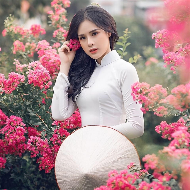 Nhan sắc người yêu nổi tiếng với phát ngôn 'có vương miện là có tiền' của cầu thủ Trọng Đại Nhan sac nguoi yeu noi tieng voi phat ngon 'co vuong mien la co tien' cua cau thu Trong Dai