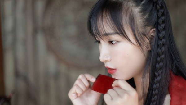 Vì sao nhan sắc không nổi bật nhưng cô gái này lại được gọi là 'tiên nữ đồng quê'? Vi sao nhan sac khong noi bat nhung co gai nay lai duoc goi la 'tien nũ dòng que'?
