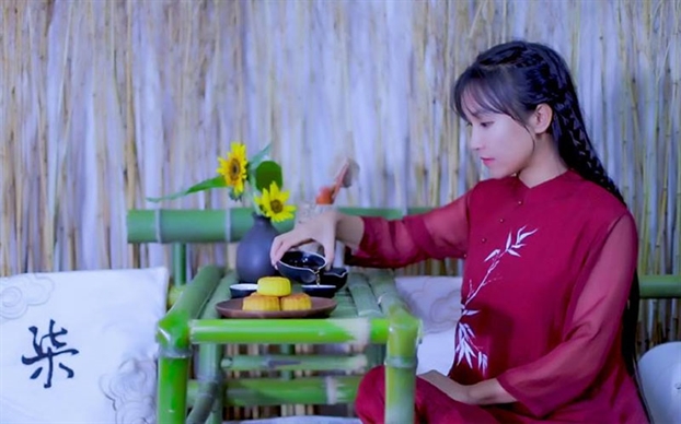 Vì sao nhan sắc không nổi bật nhưng cô gái này lại được gọi là 'tiên nữ đồng quê'? Vi sao nhan sac khong noi bat nhung co gai nay lai duoc goi la 'tien nũ dòng que'?