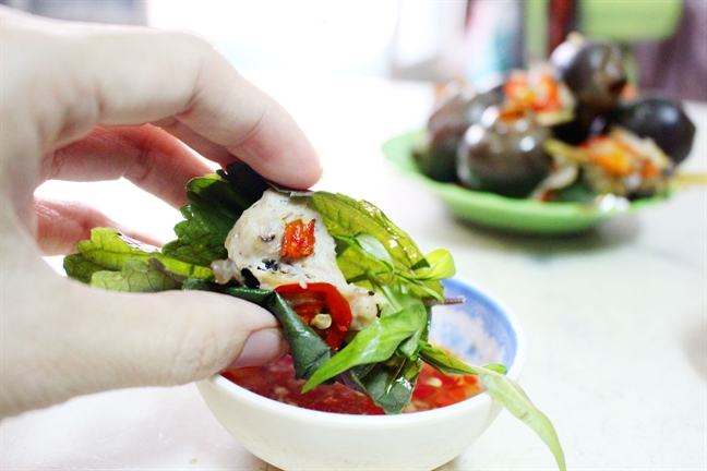 Ngày mưa, đi ăn ốc bươu nhồi thịt ấm nóng đường Nguyễn Văn Giai Ngay mua, di an oc buou nhoi thit am nong duong Nguyen Van Giai