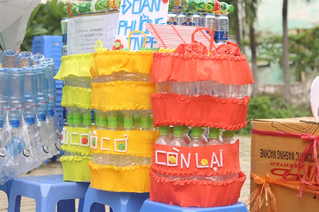 Phong phú những thùng rác đa năng được làm từ…rác Phong phu nhung thung rac da nang duoc lam tu…rac