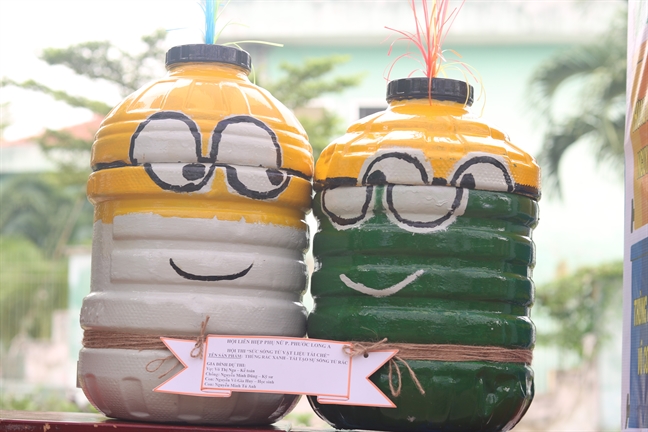 Phong phú những thùng rác đa năng được làm từ…rác Phong phu nhung thung rac da nang duoc lam tu…rac