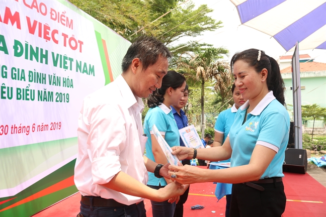 Phong phú những thùng rác đa năng được làm từ…rác Phong phu nhung thung rac da nang duoc lam tu…rac