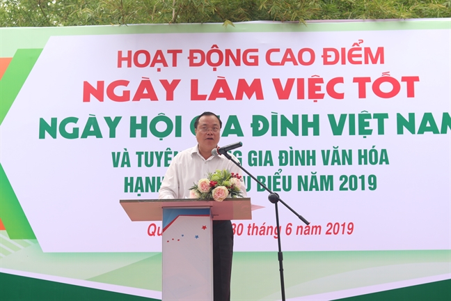 Nỗi buồn “Gia đình điện tử” Noi buon “Gia dinh dien tu”