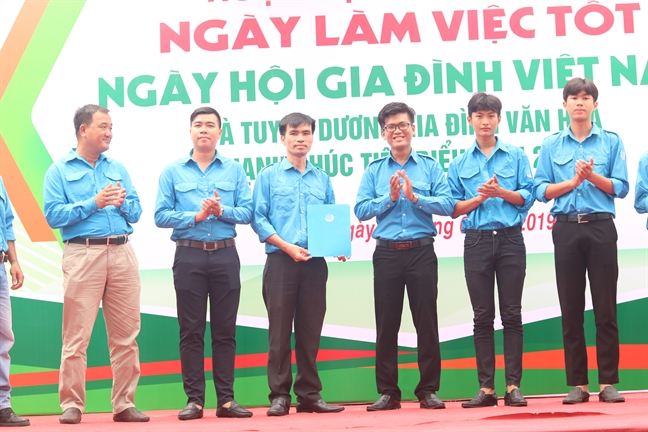Nỗi buồn “Gia đình điện tử” Noi buon “Gia dinh dien tu”