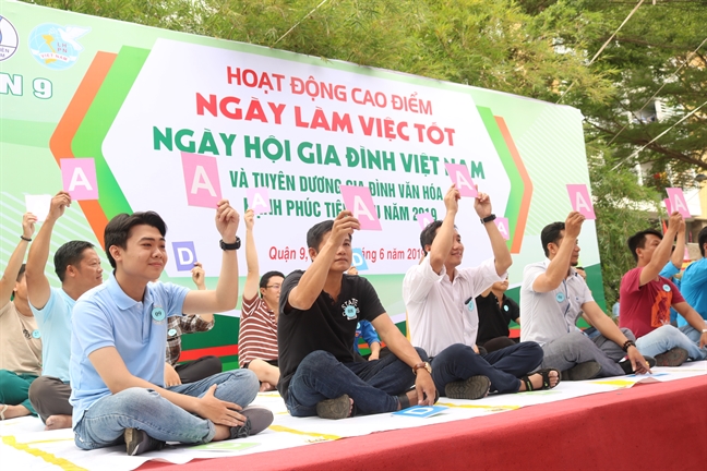 Nỗi buồn “Gia đình điện tử” Noi buon “Gia dinh dien tu”