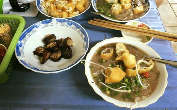 Có gì đặc biệt ở quán cháo lòng mở xuyên đêm hơn 20 năm ở Sài Gòn Co gi dac biet o quan chao long mo xuyen dem hon 20 nam o Sai Gon