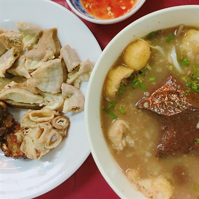 Có gì đặc biệt ở quán cháo lòng mở xuyên đêm hơn 20 năm ở Sài Gòn Co gi dac biet o quan chao long mo xuyen dem hon 20 nam o Sai Gon