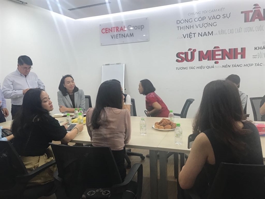 Bị ngưng nhận hàng đột ngột, nhà cung cấp giăng băng rôn vây kín trụ sở BigC phản đối Bi ngung nhan hang dot ngot, nha cung cap giang bang ron vay kin tru so BigC phan doi