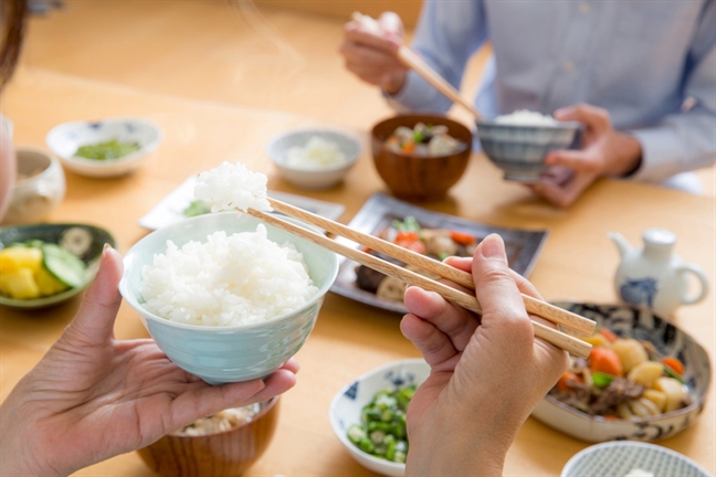 Đàn bà gì mà chẳng nấu nổi một bữa cơm Dan ba gi ma chang nau noi mot bua com