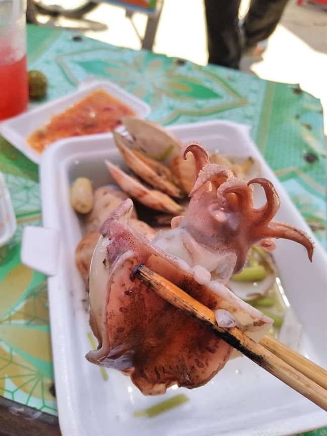 Chỉ cách Sài Gòn 100km, thiên đường chợ hải sản Hồ Tràm khiến du khách mê mệt Chi cach Sai Gon 100km, thien duong cho hai san Ho Tram khien du khach me met
