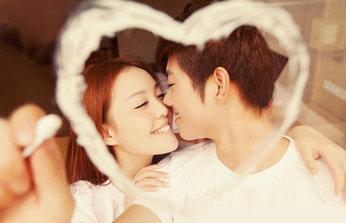 Vợ chồng mà hôn nhau ngoài đường... Vo chong ma hon nhau ngoai duong...