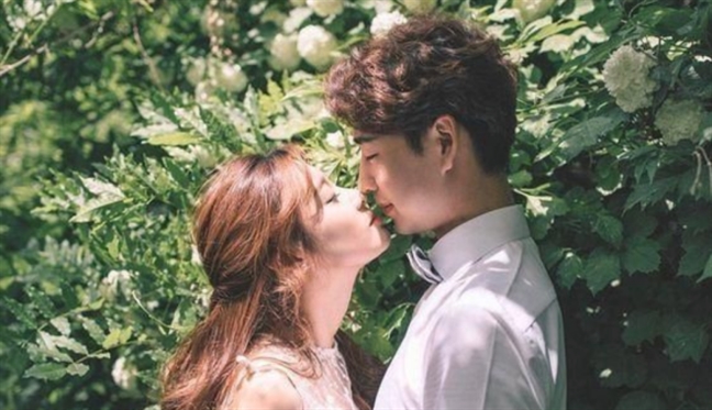 Vợ chồng mà hôn nhau ngoài đường... Vo chong ma hon nhau ngoai duong...