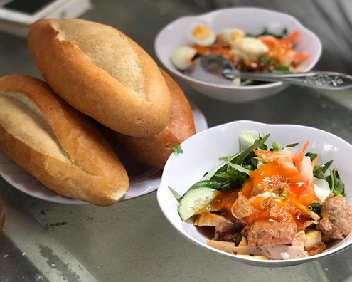 Đến Nha Trang nhớ vào hẻm thưởng thức món bánh mì chấm tuổi đời hơn 40 năm Den Nha Trang nho vao hem thuong thuc mon banh mi cham tuoi doi hon 40 nam
