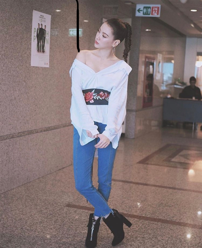 Thời trang cực chất của Nira và 'chú Chad' trong 'Chiếc lá cuốn bay' Thoi trang cuc chat cua Nira va 'chu Chad' trong 'Chiec la cuon bay'