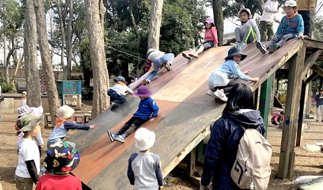 Cách người Nhật dạy trẻ đối diện với rủi ro Cach nguoi Nhat day tre doi dien voi rui ro