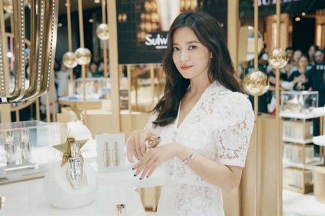 Vụ ly hôn ầm ĩ của Song - Song: Phía sau sự im lặng của Song Hye Kyo là gì? Vu ly hon am i cua Song - Song: Phia sau su im lang cua Song Hye Kyo la gi?