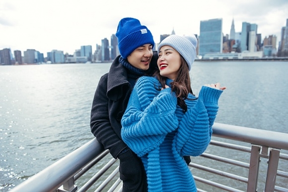 Ngắm thời trang đồng điệu của cặp đôi yêu nhau 10 năm giờ mới cầu hôn Đông Nhi - Ông Cao Thắng Ngam thoi trang dong dieu cua cap doi yeu nhau 10 nam gio moi cau hon Dong Nhi - Ong Cao Thang
