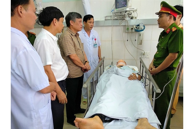 Xem xét xử lý tội giết người đối với kẻ lái xe hất văng CSGT Xem xet xu ly toi giet nguoi doi voi ke lai xe hat vang CSGT