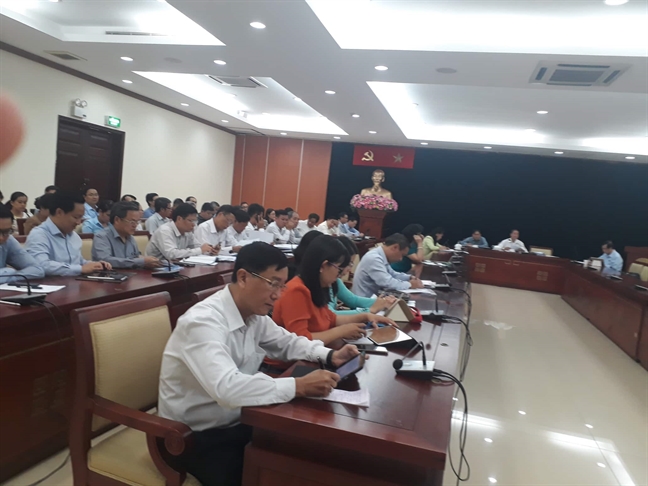 Kỳ họp thứ 15 HĐND TP.HCM khóa IX: Cán bộ an toàn, đẩy khó cho người dân Ky hop thu 15 HDND TP.HCM khoa IX: Can bo an toan, day kho cho nguoi dan