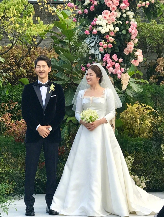 Diện mạo đối lập của Song Hye Kyo và Song Joong Ki sau ly hôn Dien mao doi lap cua Song Hye Kyo va Song Joong Ki sau ly hon