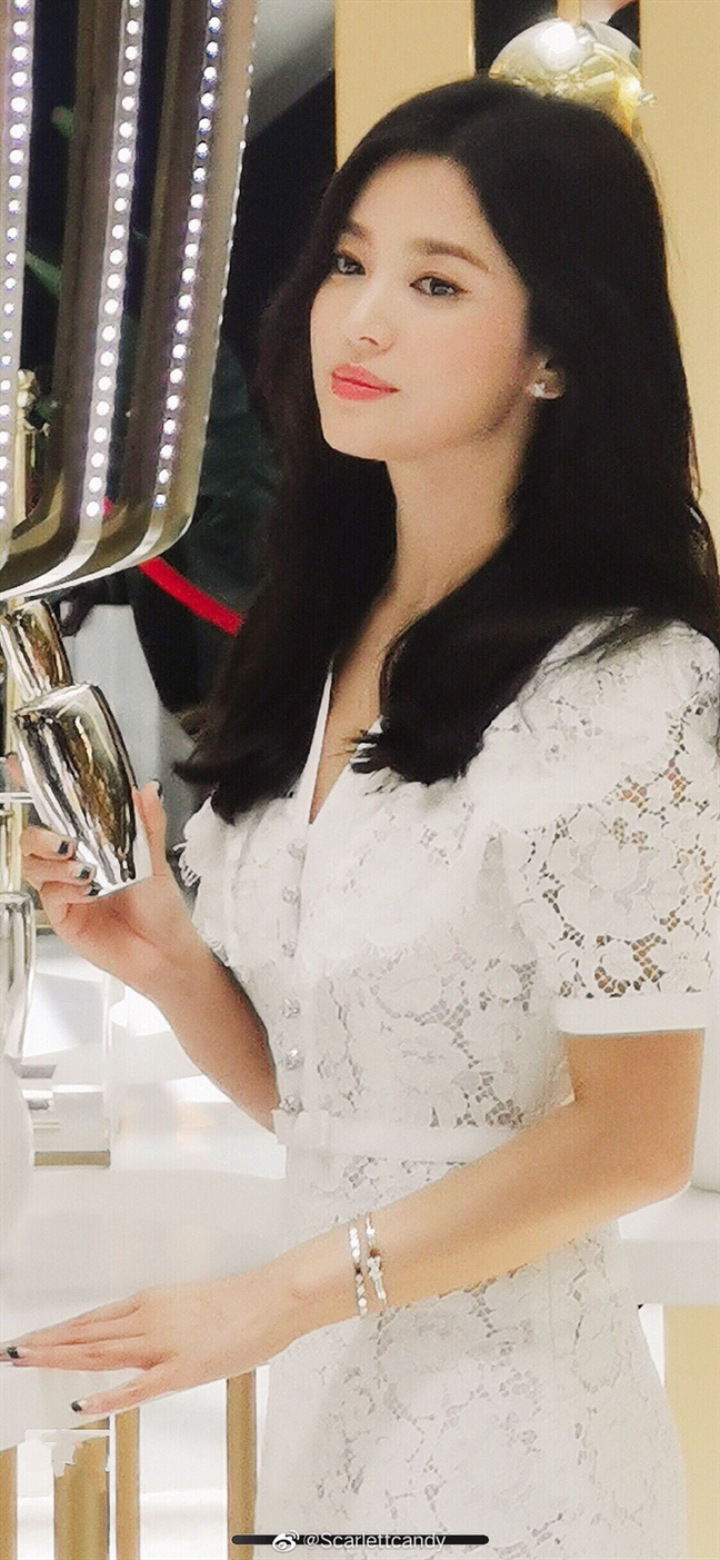 Diện mạo đối lập của Song Hye Kyo và Song Joong Ki sau ly hôn Dien mao doi lap cua Song Hye Kyo va Song Joong Ki sau ly hon