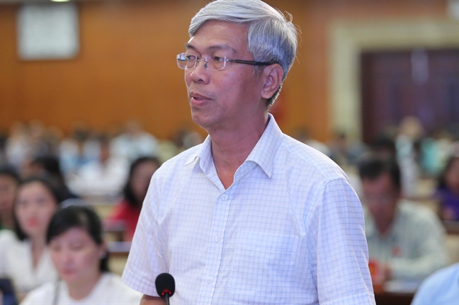 PGS.TS Phan Thị Hồng Xuân đề xuất mỗi nhà trang bị một lu nước để... chống ngập PGS.TS Phan Thi Hong Xuan de xuat moi nha trang bi mot lu nuoc de... chong ngap