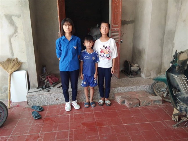 Nhiều trường đại học mời nữ sinh bỏ thi THPT để chịu tang cha vào học Nhieu truong dai hoc moi nu sinh bo thi THPT de chiu tang cha vao hoc