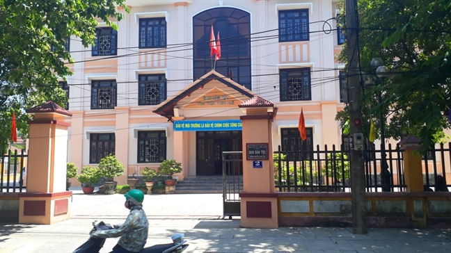 Một ban có 10/15 nhân sự làm... lãnh đạo Mot ban co 10/15 nhan su lam... lanh dao