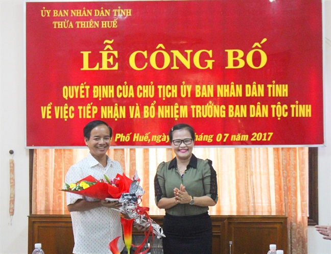 Một ban có 10/15 nhân sự làm... lãnh đạo Mot ban co 10/15 nhan su lam... lanh dao