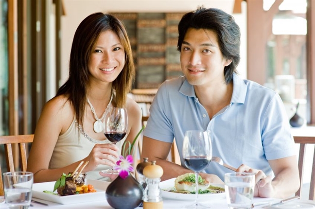 Sao cứ phải nghe lời chồng răm rắp? Sao cu phai nghe loi chong ram rap?