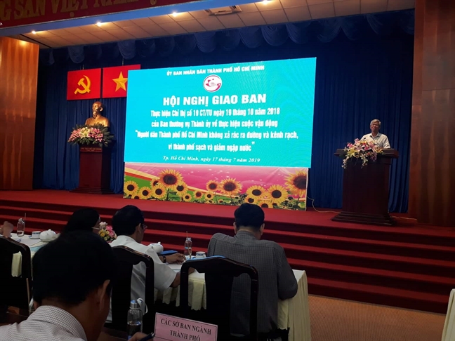 Phó chủ tịch UBND TP.HCM Võ Văn Hoan: 'Lên đọc báo cáo suông là không được đâu' Pho chu tich UBND TP.HCM Vo Van Hoan: 'Len doc bao cao suong la khong duoc dau'