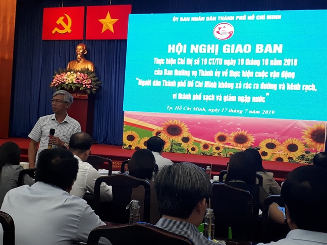 Phó chủ tịch UBND TP.HCM Võ Văn Hoan: 'Lên đọc báo cáo suông là không được đâu' Pho chu tich UBND TP.HCM Vo Van Hoan: 'Len doc bao cao suong la khong duoc dau'
