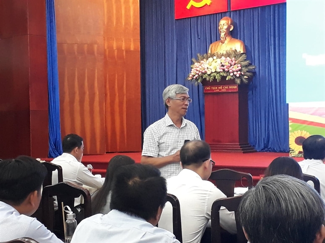 Phó chủ tịch UBND TP.HCM Võ Văn Hoan: 'Lên đọc báo cáo suông là không được đâu' Pho chu tich UBND TP.HCM Vo Van Hoan: 'Len doc bao cao suong la khong duoc dau'