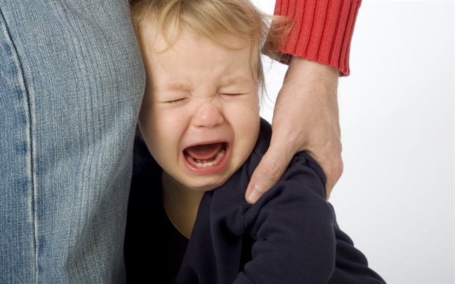 Một đứa trẻ thèm mẹ bị ruồng rẫy Mot dua tre them me bi ruong ray