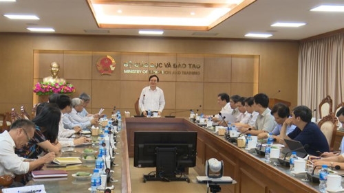 Rà soát ngay chương trình môn lịch sử bậc phổ thông Ra soat ngay chuong trinh mon lich su bac pho thong