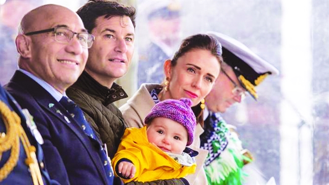 Thủ tướng New Zealand: 'Nhiều lúc tôi thấy có lỗi với con mình' Thu tuong New Zealand: 'Nhieu luc toi thay co loi voi con minh'