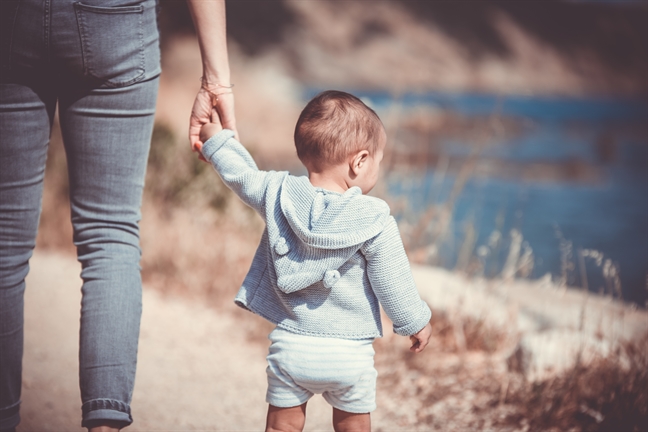 Cha mẹ bỏ đi, ông bà có thể nhập hộ khẩu cho cháu? Cha me bo di, ong ba co the nhap ho khau cho chau?