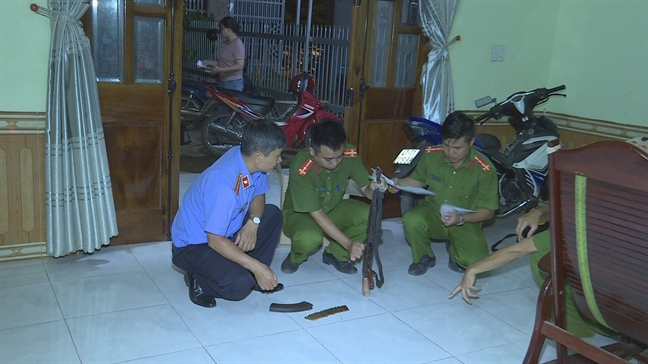 Kẻ 'dùng súng AK bắn người tình rồi tự sát' thường xuyên đánh đập nạn nhân Ke 'dung sung AK ban nguoi tinh roi tu sat' thuong xuyen danh dap nan nhan