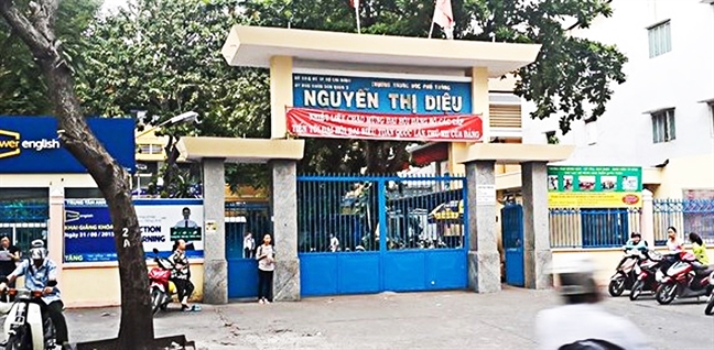 Trường THPT Nguyễn Thị Diệu: Hiệu trưởng bị khiển trách, trường bị kiện ra tòa Truong THPT Nguyen Thi Dieu: Hieu truong bi khien trach, truong bi kien ra toa
