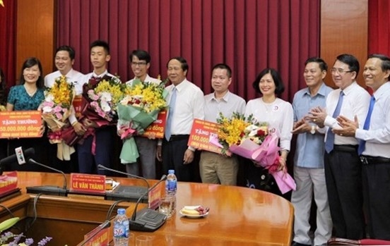 Thưởng 900 triệu đồng cho huy chương vàng Olympic Toán quốc tế Thuong 900 trieu dong cho huy chuong vang Olympic Toan quoc te