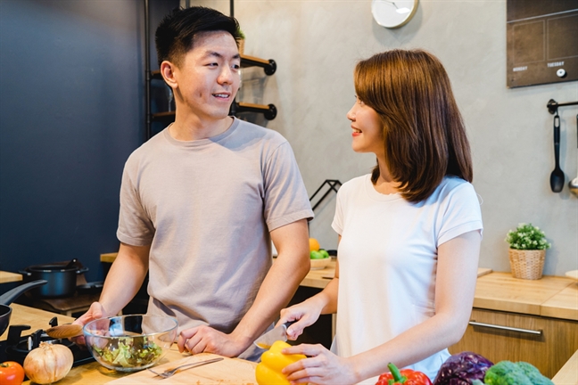 Chồng say tình công sở, bỏ cơm vợ Chong say tinh cong so, bo com vo
