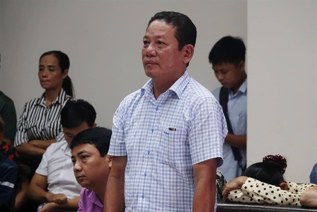 Xét xử sơ thẩm băng nhóm bảo kê tại chợ Long Biên: Hưng 'kính' một mực đổ tội cho đàn em Xet xu so tham bang nhom bao ke tai cho Long Bien: Hung 'kinh' mot muc do toi cho dan em
